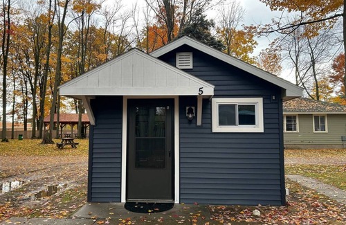 Lake City Cabin | Cottage #5 The Coneflower, 1 Bedroom Cottage