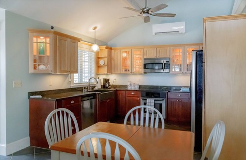 Edgecomb House | Cottage 56 is a beautiful modern property with direct views of Sheepscot River.