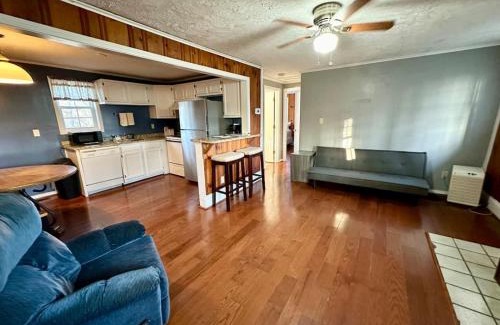 Nancy House | Cottage 6- Lees Ford Marina