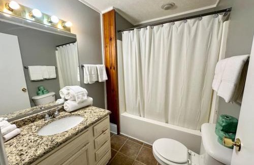 Nancy House | Cottage 6- Lees Ford Marina