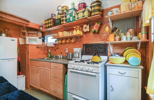 Cape Neddick Cottage | Cottage at Birch Knoll – Peaceful 1 BDR Retreat w/Shared Pool & Fire Pit