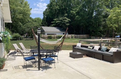 Greensboro Cottage | Cottage at Lake Jeanette - 2 min from Greensboro Science Center