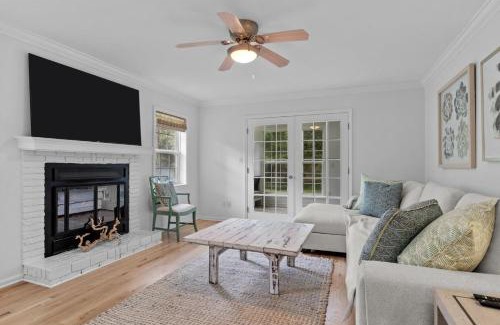 Pine Knoll Shores House | Cottage at Pine Knoll Shores home