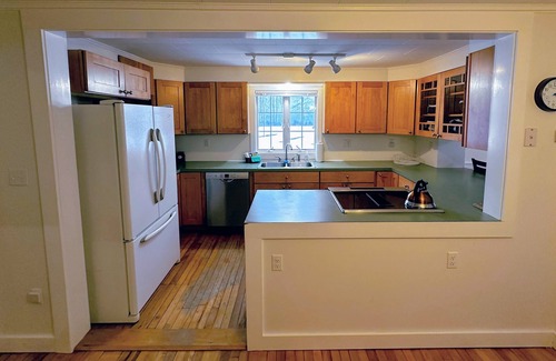 Bethlehem House | Cottage at Yankee Magazine "Best of New England" w/trails, gorgeous views, AC, Dog Friendly!