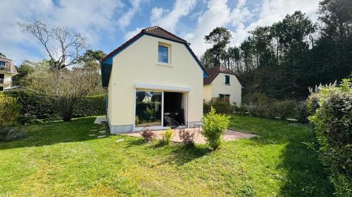 Cucq House | Cottage Blue Birdie