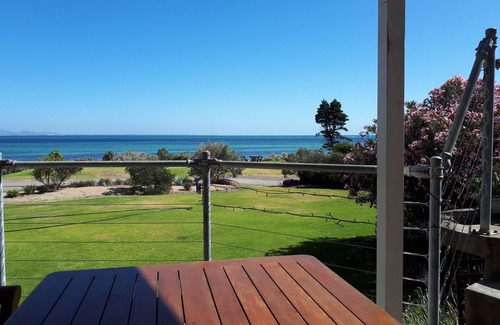 Curlewis House | Cottage by the sea and only an hour and a quarter from Melbourne.