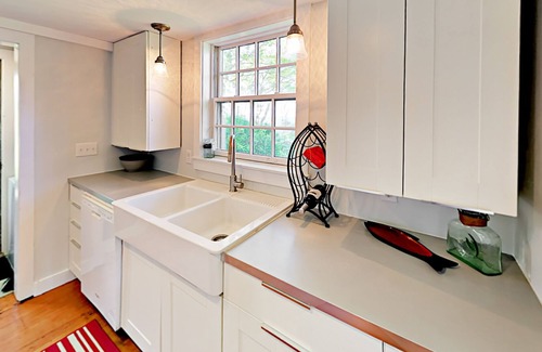 Woods Hole House | Cottage by the sea in Woods Hole with private beach - near Falmouth & ferry