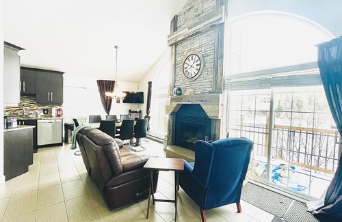 Saint-Faustin-Lac-Carre Ski Chalet | Cottage Le Colibri Waterfront # 151620