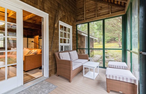 Barnes Landing Cottage | Cottage classic near bay beach