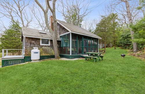 Barnes Landing Cottage | Cottage classic near bay beach