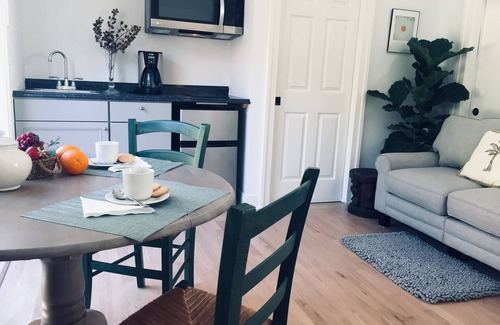 Lake Worth Apartment | COTTAGE CLOSE TO BEACH AND BRYANT PARK