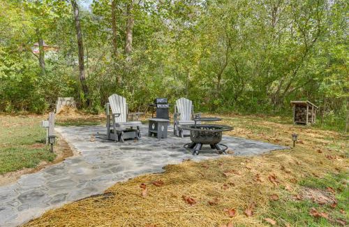 Logan House | Cottage Close to Caves and Trails in Hocking Hills!