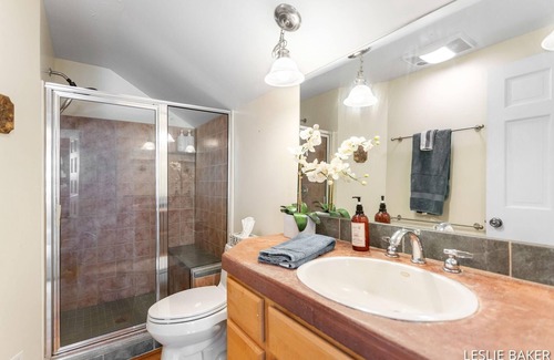 Macatawa House | Cottage-Close to Lake Macatawa and Downtown- Kayaks-Fire-Pit!