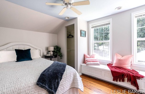Macatawa House | Cottage-Close to Lake Macatawa and Downtown- Kayaks-Fire-Pit!