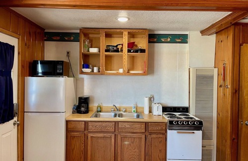 Oscoda Cottage | Cottage Cove · Lake Huron Beach Cottage No. 8E