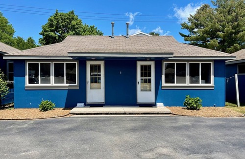Oscoda Cottage | Cottage Cove · Lake Huron Beach Cottage No. 8E