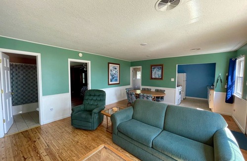 Oscoda Cottage | Cottage Cove · Lake Huron Beach Cottage No. 11