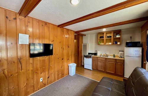 Oscoda Cottage | Cottage Cove · Lake Huron Beach Cottage No. 8W