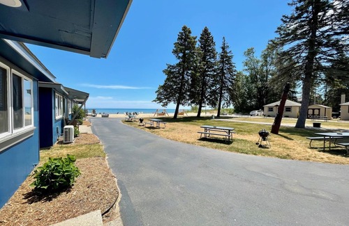 Oscoda Cottage | Cottage Cove · Lake Huron Beach Cottage No. 8W