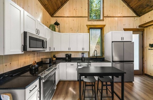 Sevierville Cabin | Cottage Cove Oasis w/Lake View, Hot Tub & Games!