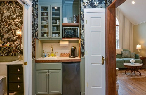 Jacksonville Cottage | Cottage Eleven in the Heart of Jacksonville!