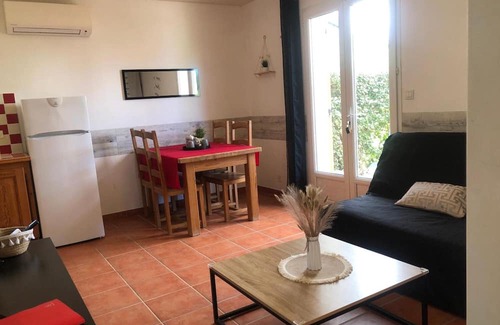 Saint-Christol-Les-Ales House | Cottage 'Gite Le Pin Parasol' with Wi-Fi and Air Conditioning