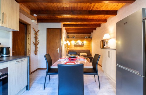 Thones Apartment | Cottage 'Gîte Cotagne' with Mountain View, Private Terrace and Wi-Fi