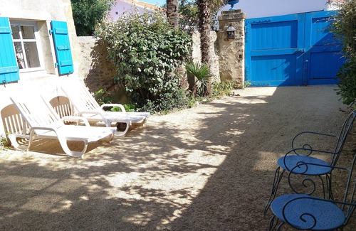 La Barre-de-Monts House | Cottage 'Gite Du Logis Du Capitaine' with Private Garden and Wi-Fi