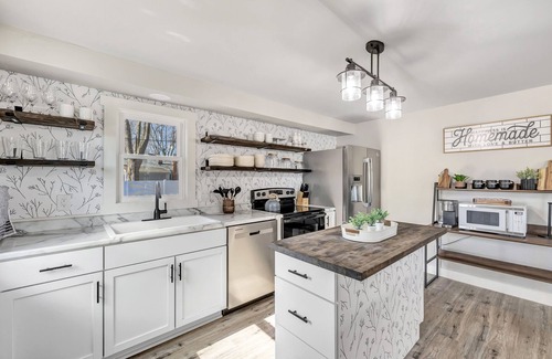 Green Bay House | Cottage Grove near Lambeau!