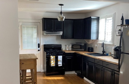 Chalmette House | Cottage home 20 mins from NOLA French Quarter