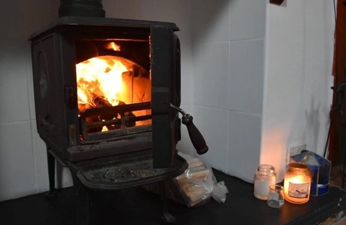 Caragh Lake Cabin | Cottage in a Tranquil Setting, Serenaded by Bird Song