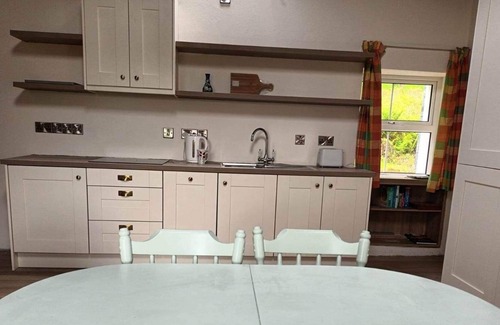 Caragh Lake Cabin | Cottage in a Tranquil Setting, Serenaded by Bird Song