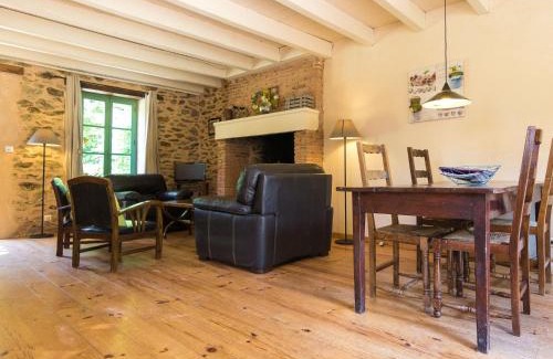 Chalais House | Cottage in Chaleix near Forest and Lake