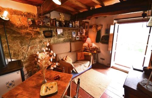 San Quirico House | Cottage in Pescia with Pool and Garden