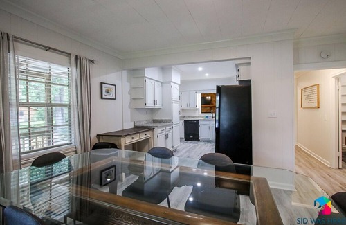 Richmond Hill House | Cottage in Richmond Hill, Pet Friendly w/King Bed