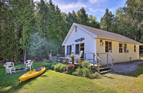 Rowleys Bay Cottage | Cottage in Roweleys Bay w/Deck & Fall Colors!
