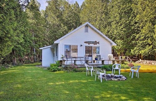 Rowleys Bay Cottage | Cottage in Roweleys Bay w/Deck & Fall Colors!