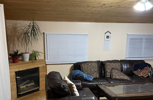 Courtice Cottage | Cottage in the city, 4 acres with walking trails