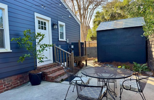 Charleston House | Cottage in Wagener Terrace; walk to Lowndes Grove