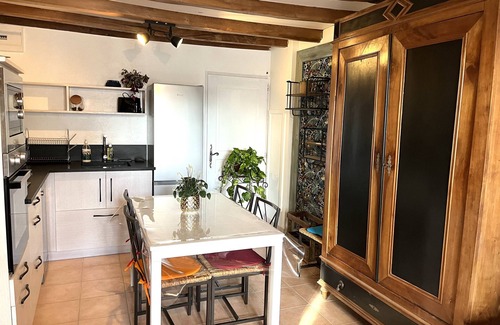 Taillant House | Cottage 'L'aronde Gites' with Private Terrace, Private Garden and Wi-Fi
