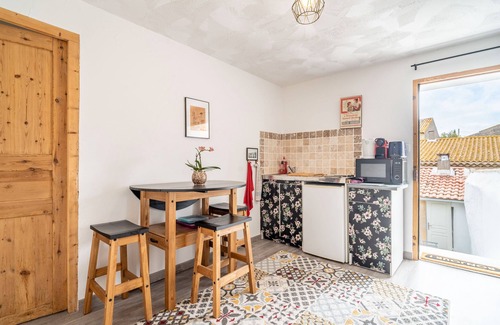 Lespignan Cottage | Cottage 'L'Orchidée' with Shared Garden, Wi-Fi and Air Conditioning