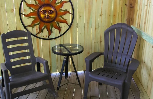 Eureka Springs Historic District Cottage | Cottage near downtown with a patio, WiFi, kitchenettes & central AC