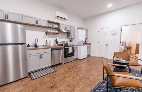 Columbia House | Cottage Near Downtown Columbia!