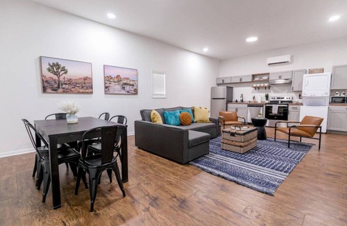 Columbia House | Cottage Near Downtown Columbia!