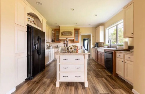 Pikeville House | Cottage near Fall Creek Falls with a Lake View