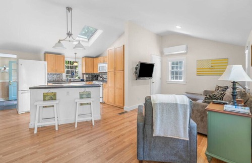 Dennis Port House | Cottage Oasis by Lake with Kayaks, Fire Pit & a Huge Yard