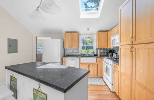 Dennis Port House | Cottage Oasis by Lake with Kayaks, Fire Pit & a Huge Yard