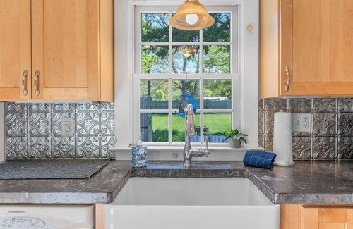 Dennis Port House | Cottage Oasis by Lake with Kayaks, Fire Pit & a Huge Yard