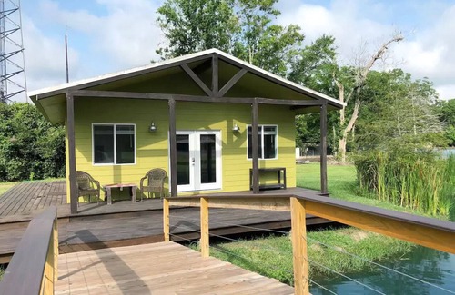 Breaux Bridge Cottage | Cottage on a pond, walking distance to everything Cajun!
