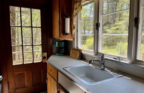 Plymouth Cottage | Cottage on Beautiful Long Pond with Fantastic Sandy Lakefront Beach